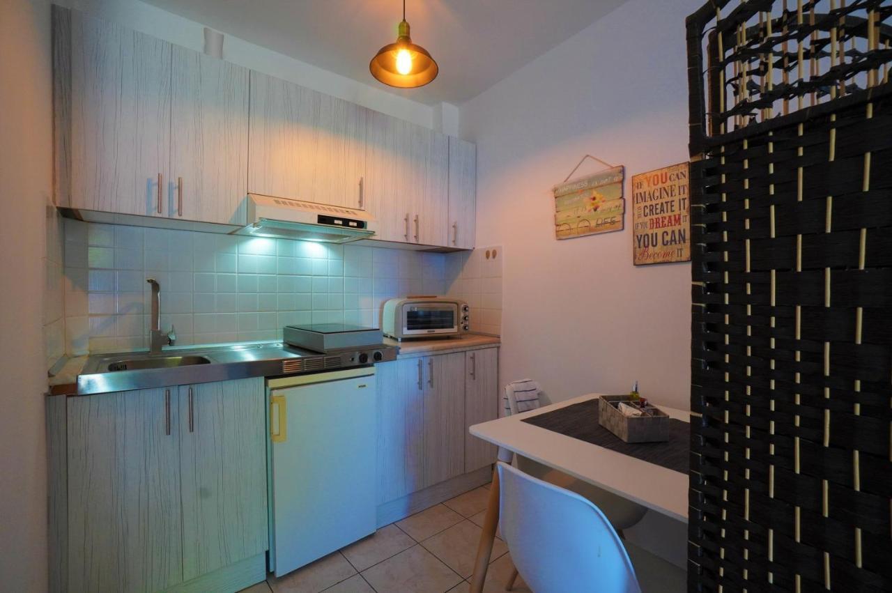 Mandy Seafront Apartments Закінф Екстер'єр фото