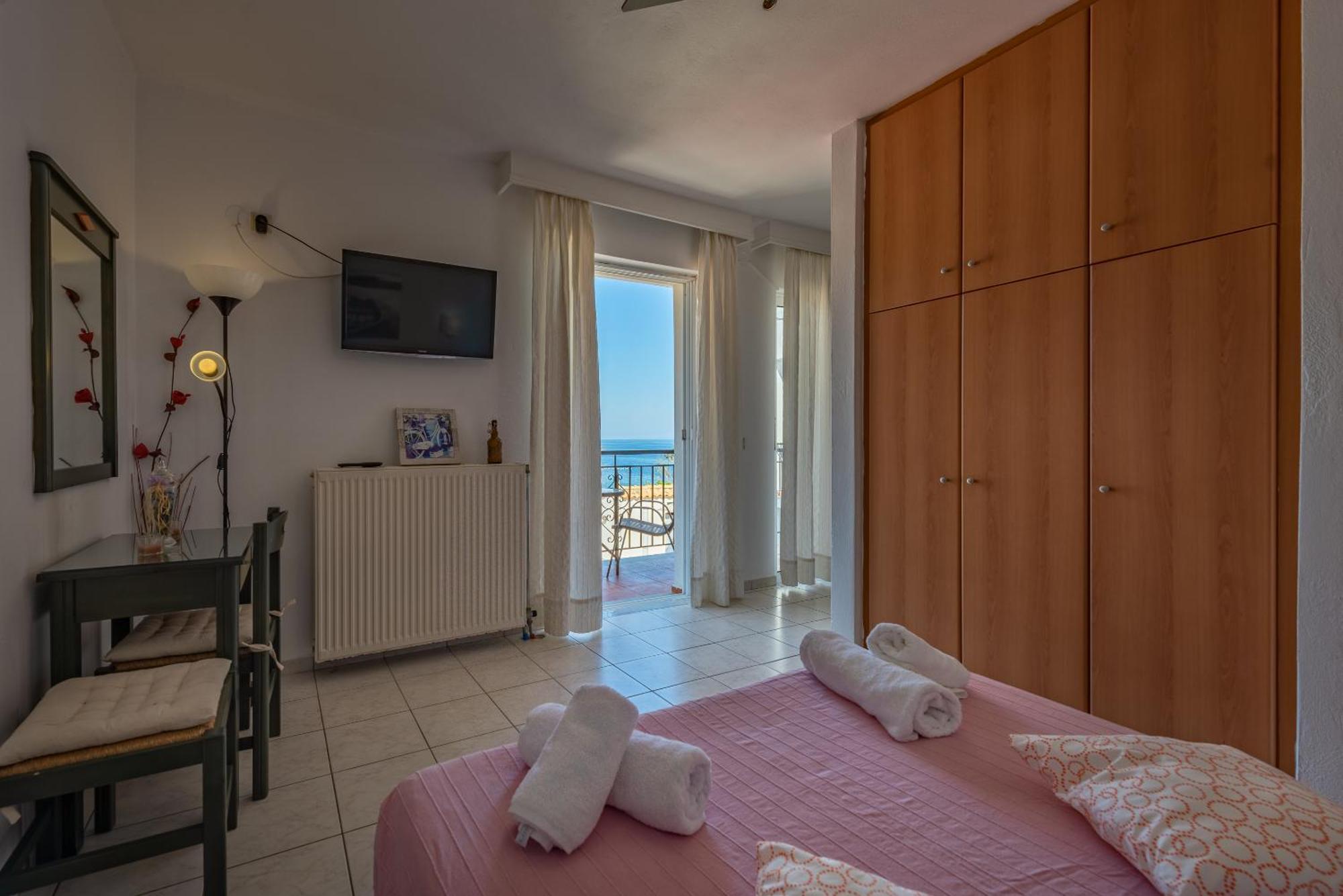 Mandy Seafront Apartments Закінф Номер фото